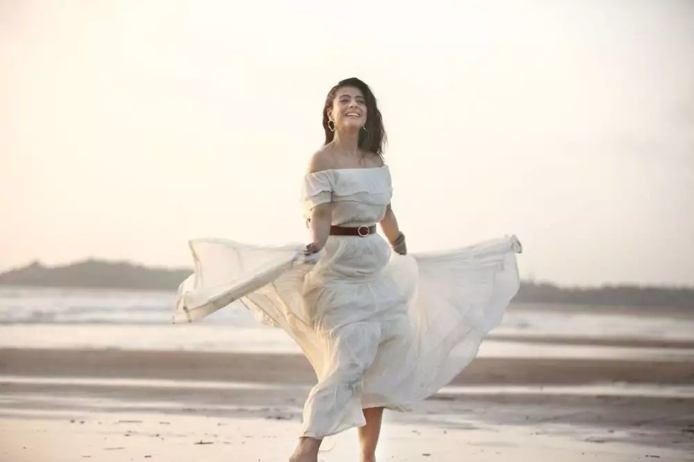 pemotretan kajol outfit modern © Instagram