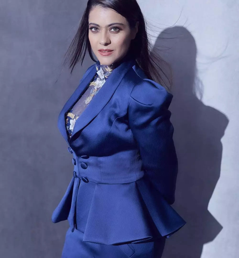 pemotretan kajol outfit modern © Instagram