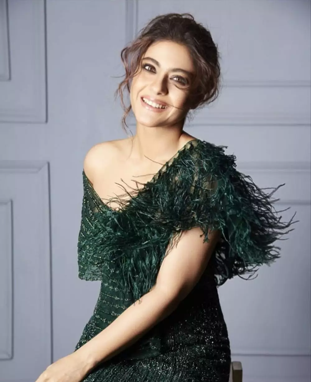 pemotretan kajol outfit modern © Instagram