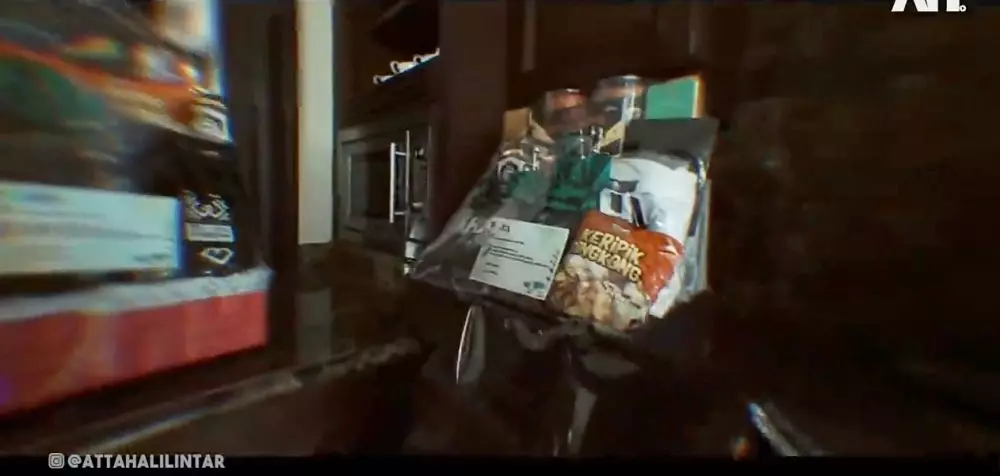 isi hampers Atta Halilintar untuk tetangga © 2021 brilio.net YouTube