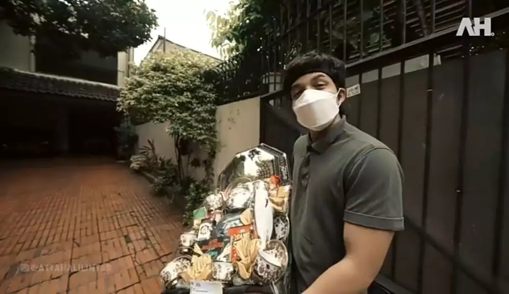 isi hampers Atta Halilintar untuk tetangga © 2021 brilio.net YouTube