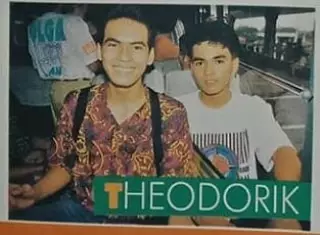 Potret kompak Syach bersaudara di majalah jadul © Instagram & Facebook Potret kompak Syach bersaudara di majalah jadul © Instagram & Facebook