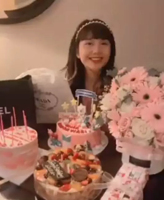 Ghea ultah ke-23 © Instagram