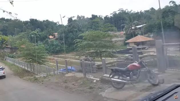 Momen Baim Wong siapkan lahan pesantren © 2021 brilio.net