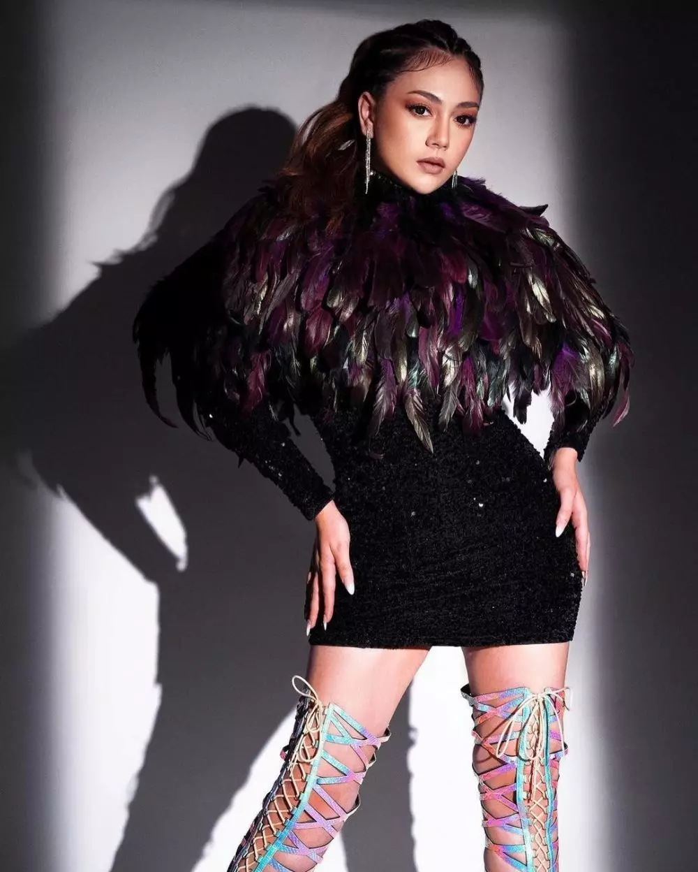 Pemotretan Celine Evangelista bertema Jenny © 2021 brilio.net Pemotretan Celine Evangelista bertema Jenny © 2021 brilio.net