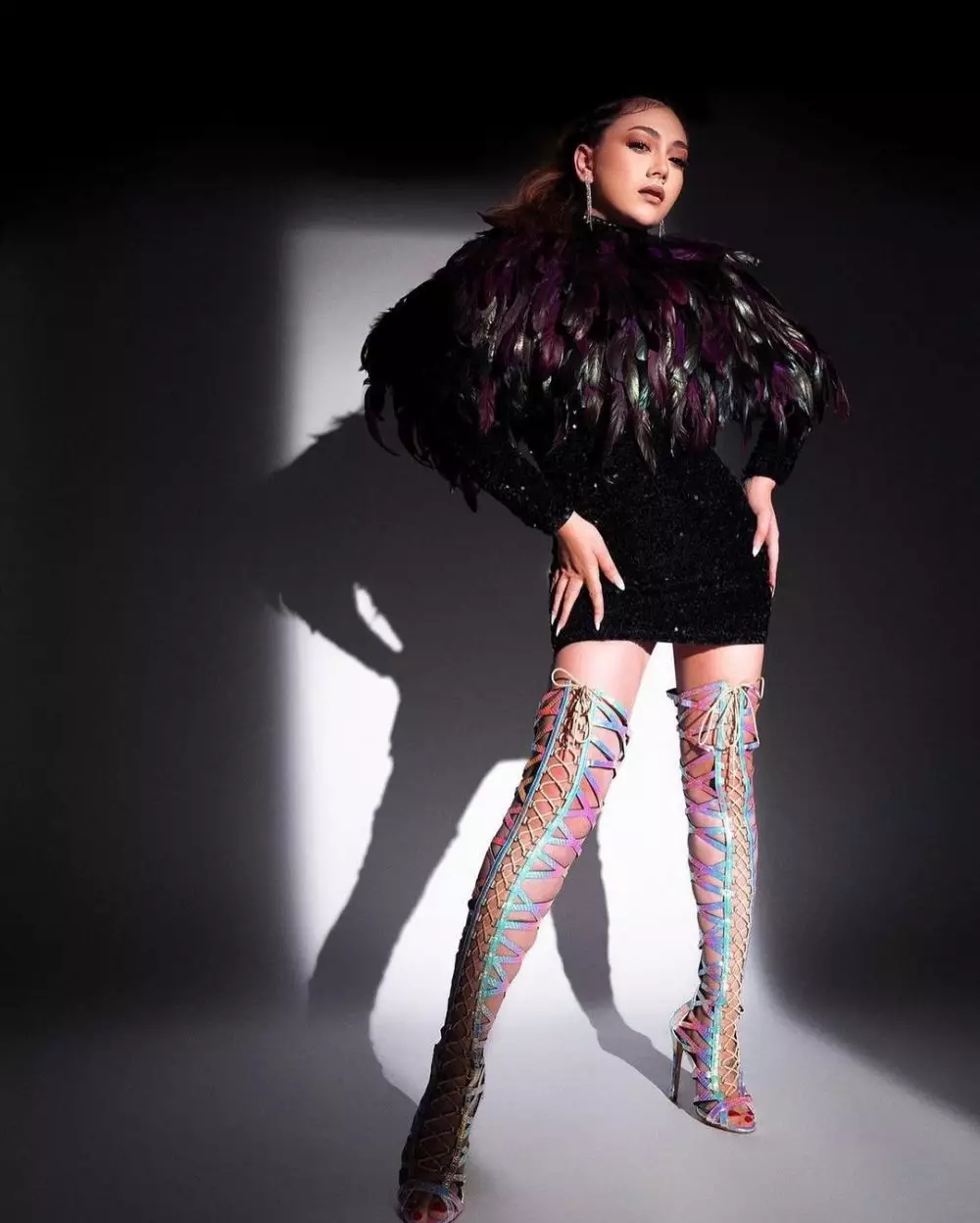 Pemotretan Celine Evangelista bertema Jenny © 2021 brilio.net Pemotretan Celine Evangelista bertema Jenny © 2021 brilio.net