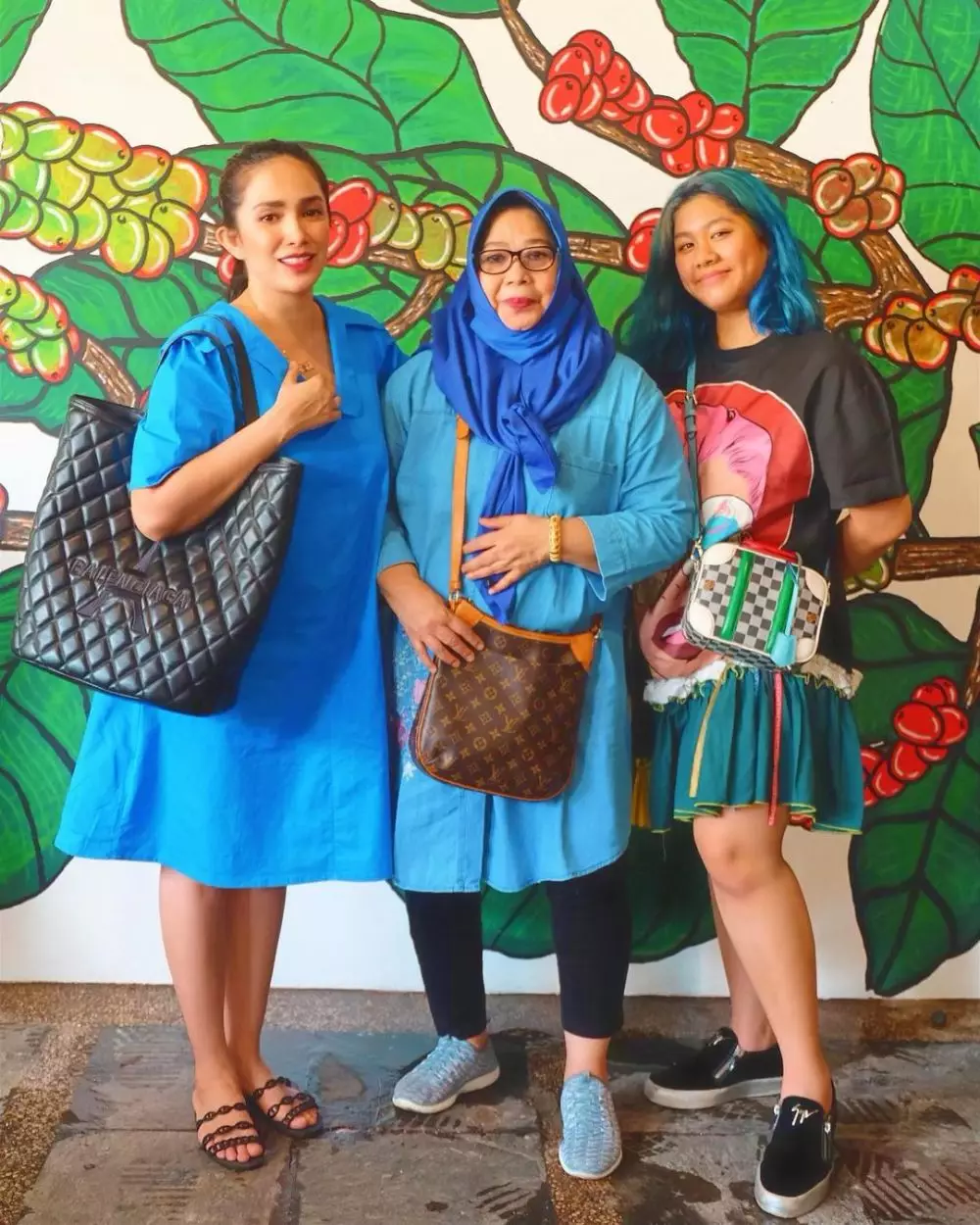 Potret kompak Ussy Sulistiawaty dan anak sulungnya Instagram © 2021 brilio.net