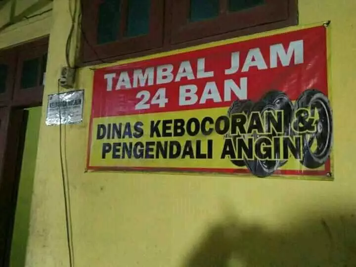 Spanduk dan papan tambal ban © berbagai sumber Spanduk dan papan tambal ban © berbagai sumber