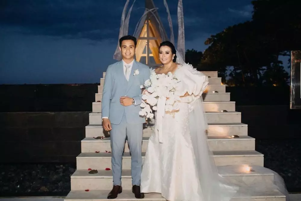 beda gaya pernikahan seleb terpaut usia 15 tahun © berbagai sumber beda gaya pernikahan seleb terpaut usia 15 tahun © berbagai sumber