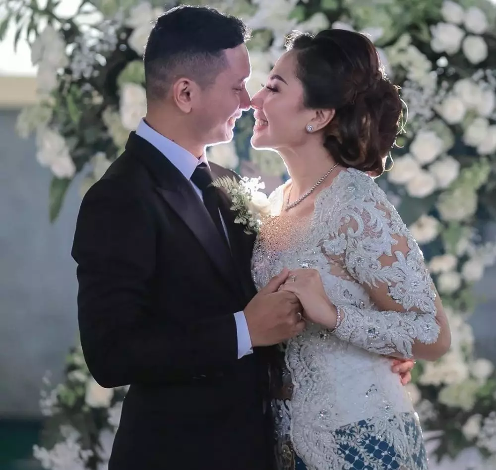 beda gaya pernikahan seleb terpaut usia 15 tahun © berbagai sumber beda gaya pernikahan seleb terpaut usia 15 tahun © berbagai sumber