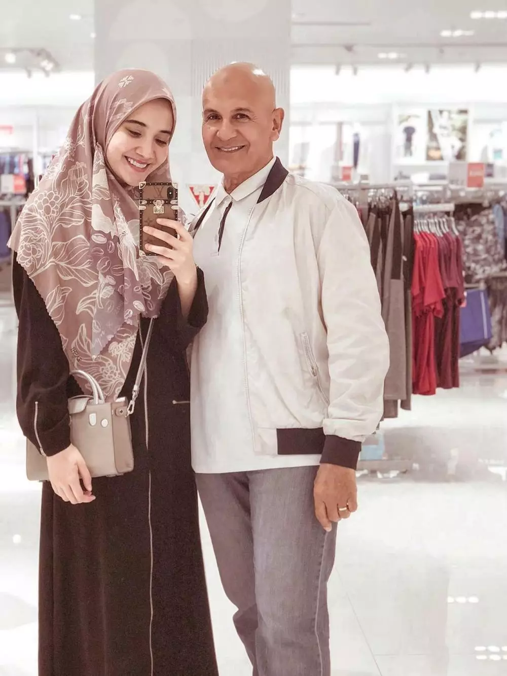 potret manis kebersamaan Zaskia dan Mark Sungkar Instagram © 2021 brilio.net potret manis kebersamaan Zaskia dan Mark Sungkar Instagram © 2021 brilio.net