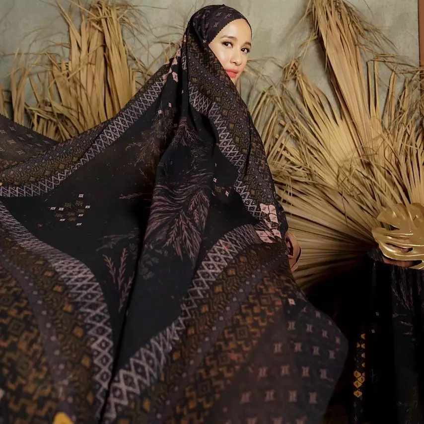 potret Laudya Cynthia Bella bermakeup tebal © 2021 brilio.net potret Laudya Cynthia Bella bermakeup tebal © 2021 brilio.net