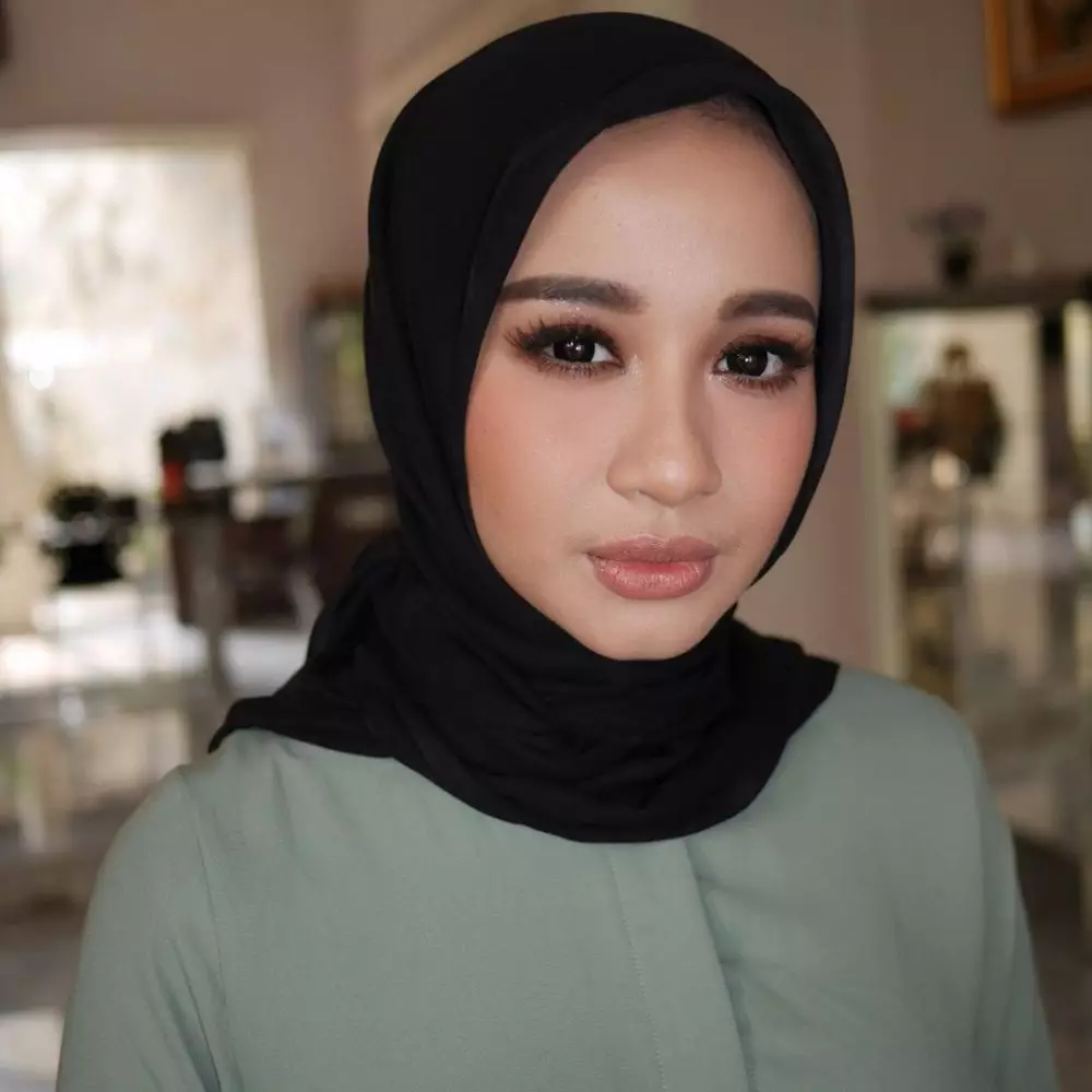 potret Laudya Cynthia Bella bermakeup tebal © 2021 brilio.net potret Laudya Cynthia Bella bermakeup tebal © 2021 brilio.net