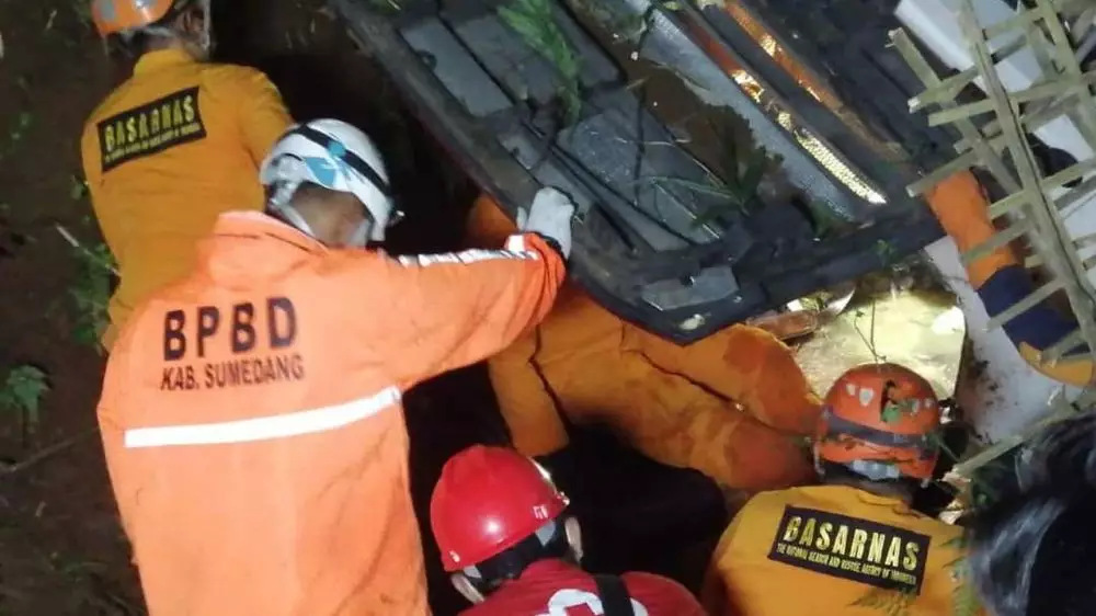 fakta kecelakaan bus sumedang Berbagai sumber