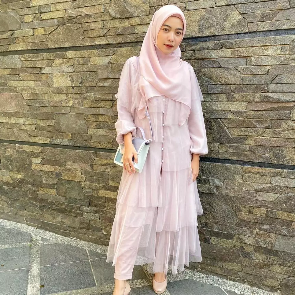 Pesona Novia calon istri Ikbal Fauzi © 2021 brilio.net Instagram Pesona Novia calon istri Ikbal Fauzi © 2021 brilio.net Instagram