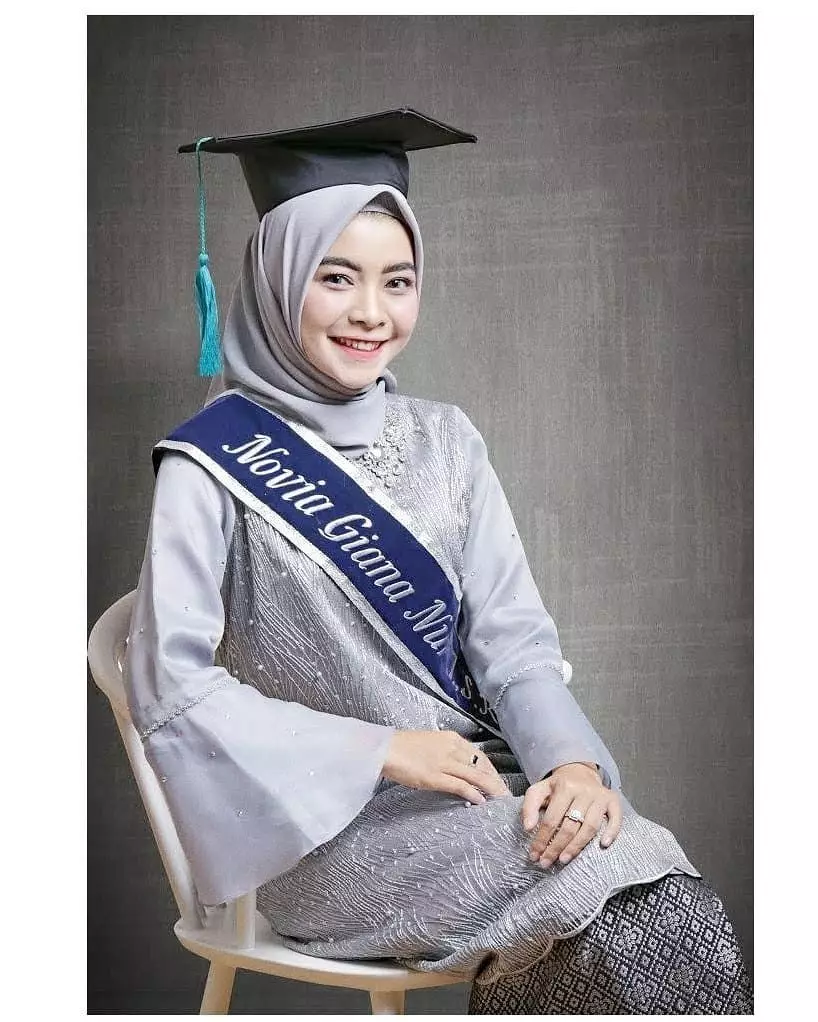 Pesona Novia calon istri Ikbal Fauzi © 2021 brilio.net Instagram Pesona Novia calon istri Ikbal Fauzi © 2021 brilio.net Instagram