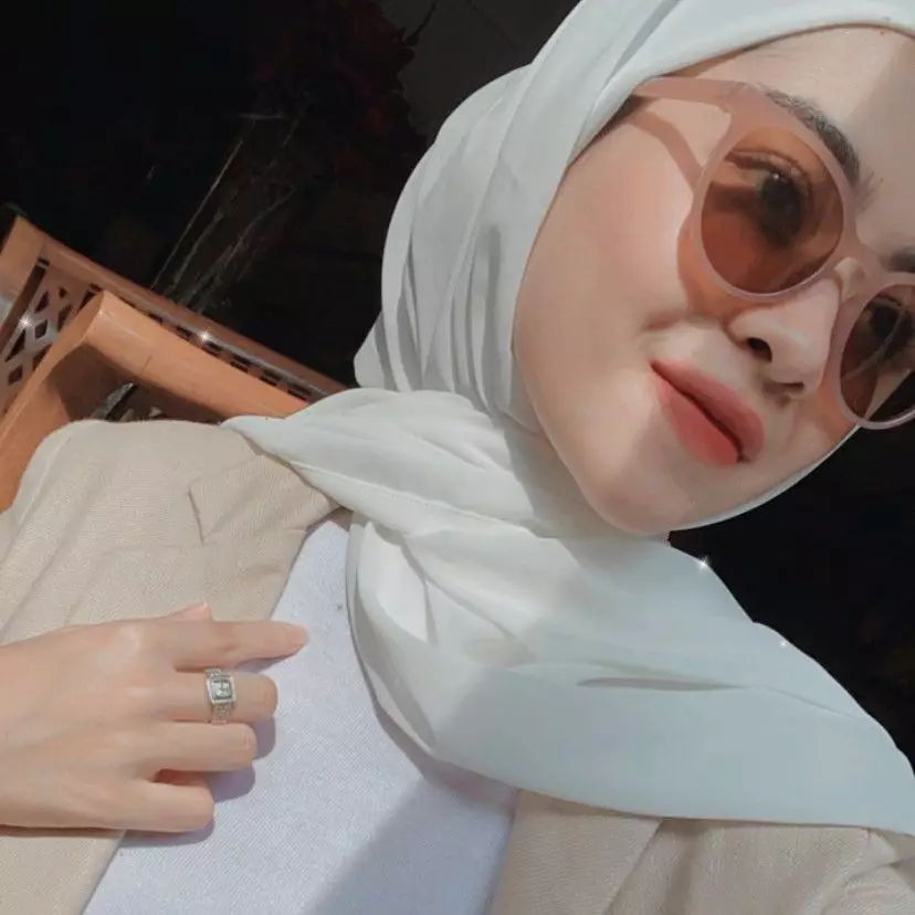 Pesona Novia calon istri Ikbal Fauzi © 2021 brilio.net Instagram Pesona Novia calon istri Ikbal Fauzi © 2021 brilio.net Instagram