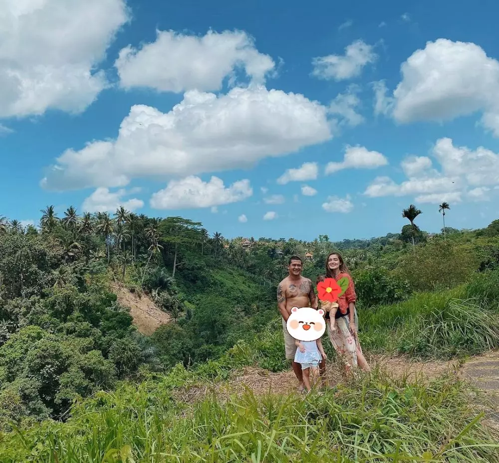 Seleb ajak anak main di alam © 2021 brilio.net Seleb ajak anak main di alam © 2021 brilio.net