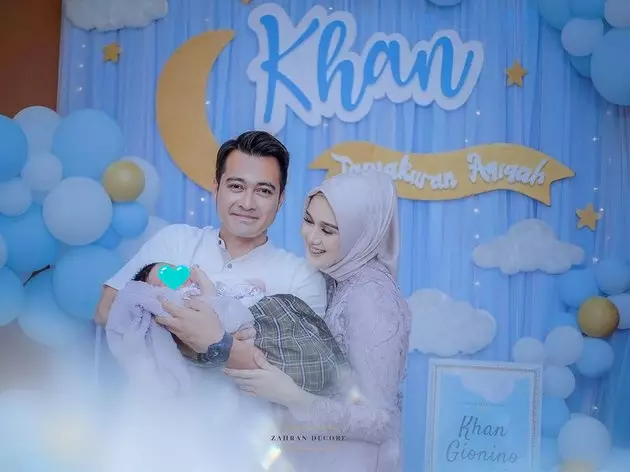 Eza Gionino gelar aqiqah untuk anak kedua © 2021 brilio.net Eza Gionino gelar aqiqah untuk anak kedua © 2021 brilio.net