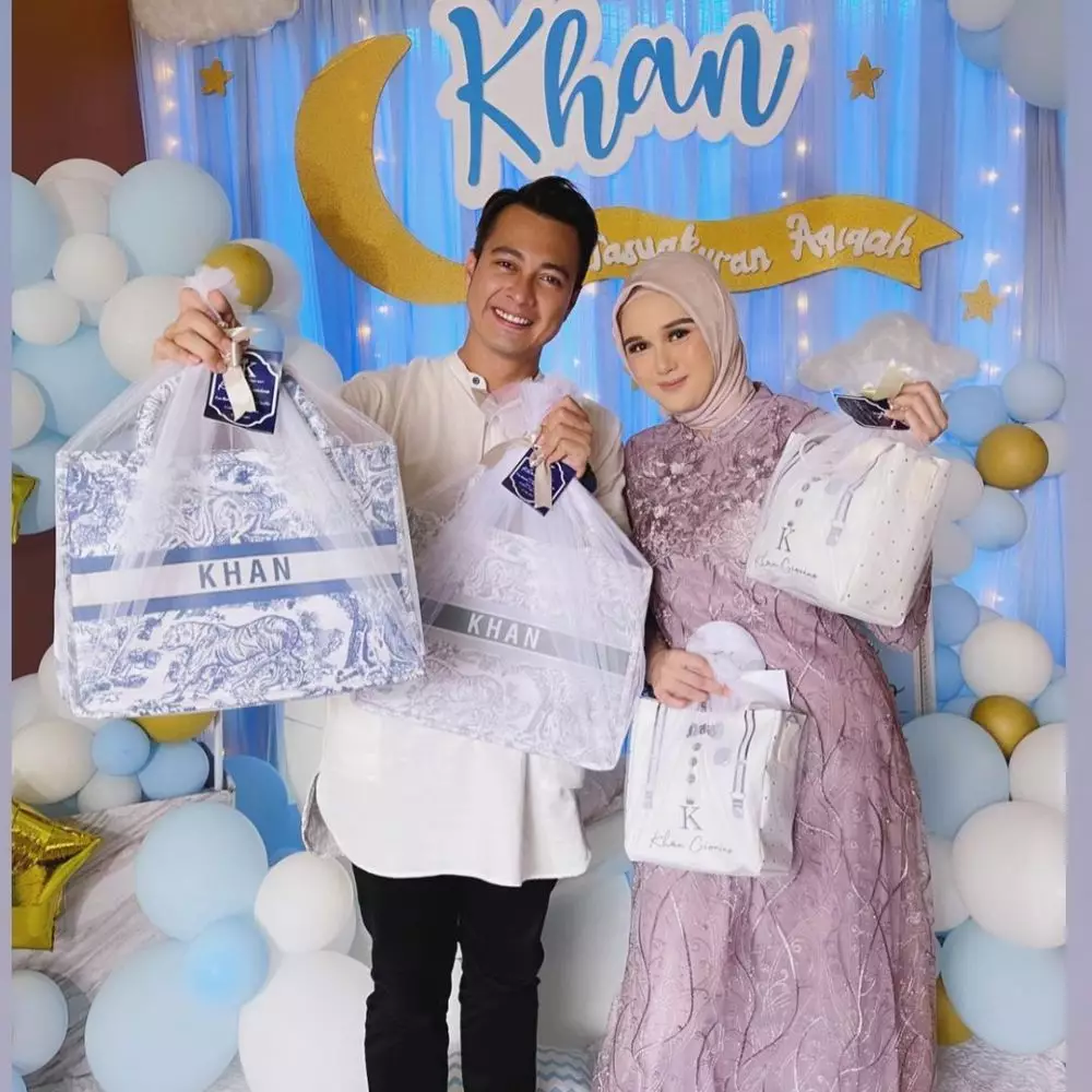 Eza Gionino gelar aqiqah untuk anak kedua © 2021 brilio.net Eza Gionino gelar aqiqah untuk anak kedua © 2021 brilio.net