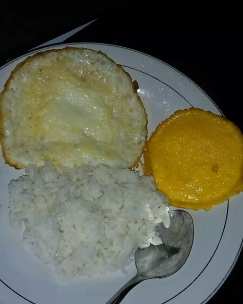 aksi nyeleneh masak telur © Instagram