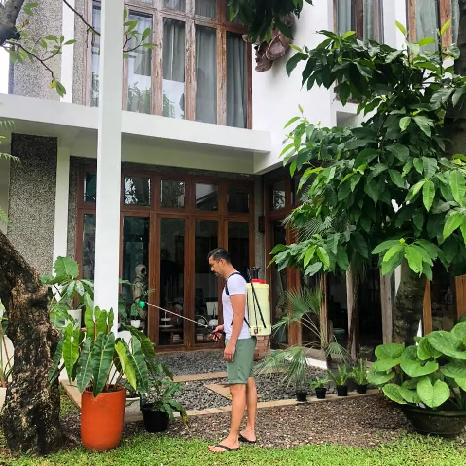 halaman rumah Anjasmara © Instagram