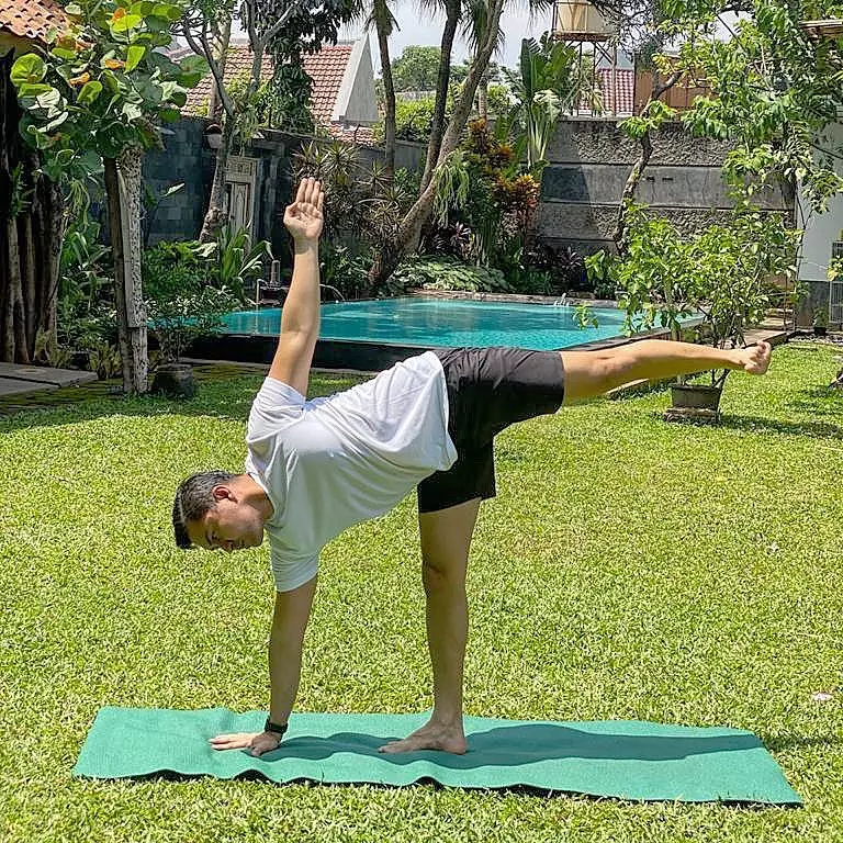 halaman rumah Anjasmara © Instagram