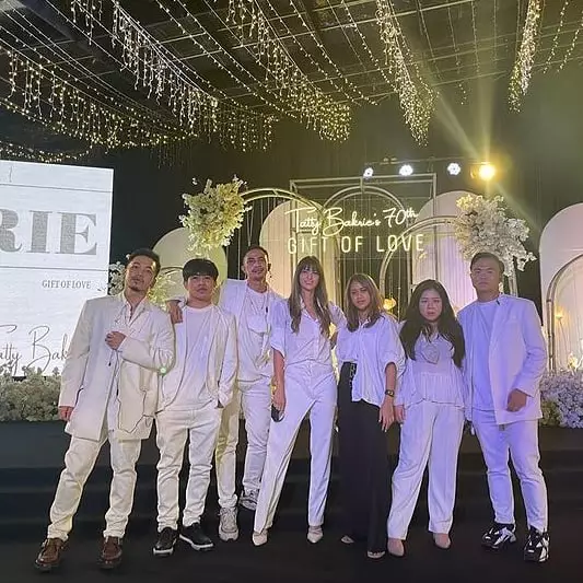 ulang tahun mertua Nia Ramadhani © 2021 brilio.net ulang tahun mertua Nia Ramadhani © 2021 brilio.net