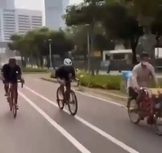 pesepeda balapan dengan pedagang Berbagai sumber