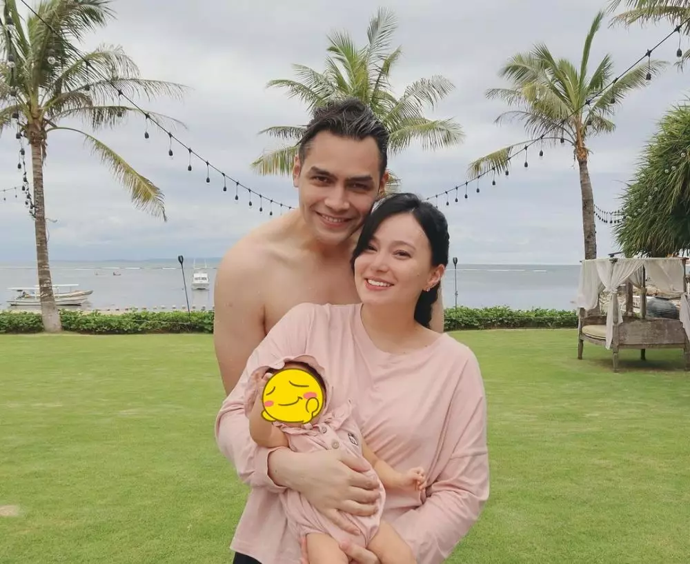 Momen Asmirandah momong anak © Instagram Momen Asmirandah momong anak © Instagram