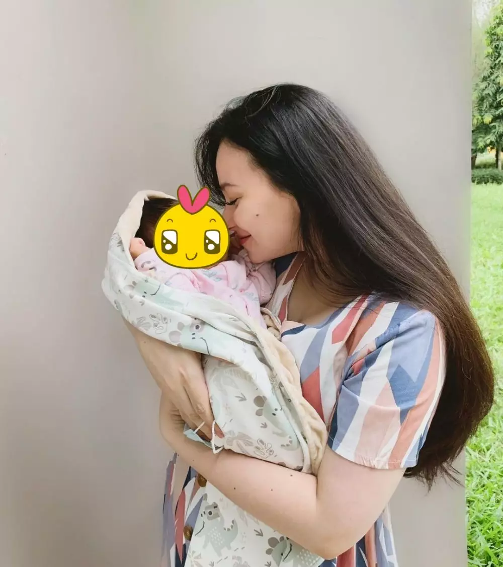 Momen Asmirandah momong anak © Instagram Momen Asmirandah momong anak © Instagram