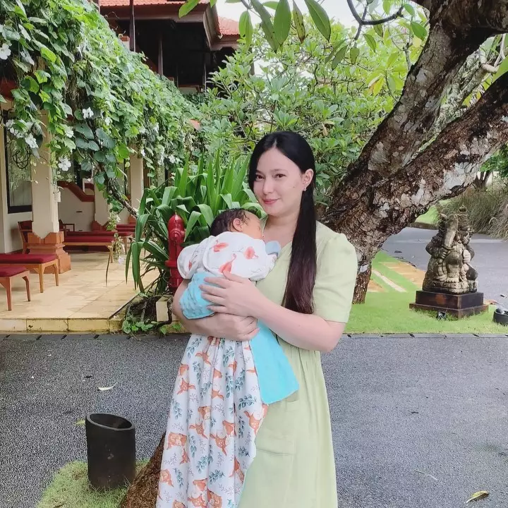 Momen Asmirandah momong anak © Instagram Momen Asmirandah momong anak © Instagram