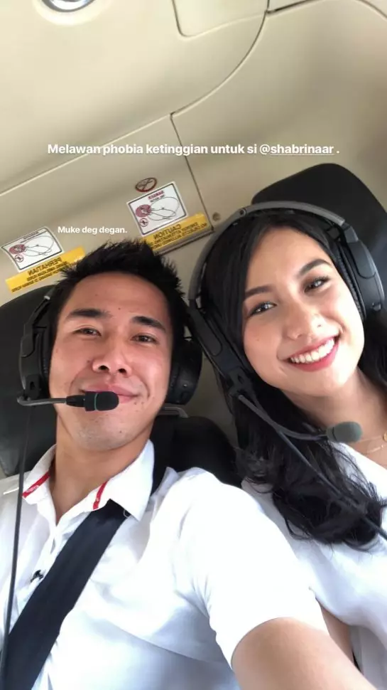 Seleb ini lamar kekasih di atas kapal dan helikopter Instagram