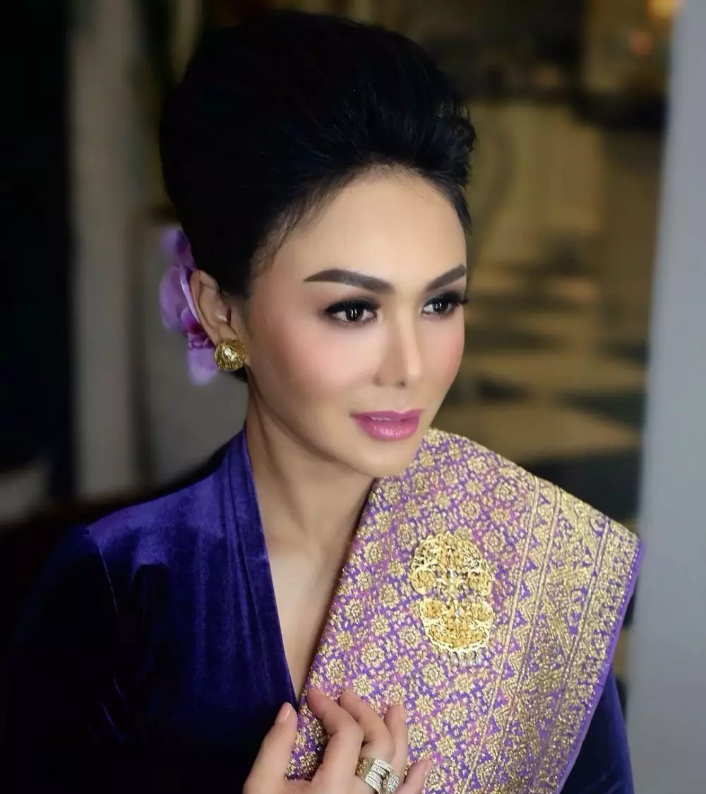 gaya seleb dilamaran atta aurel © Instagram