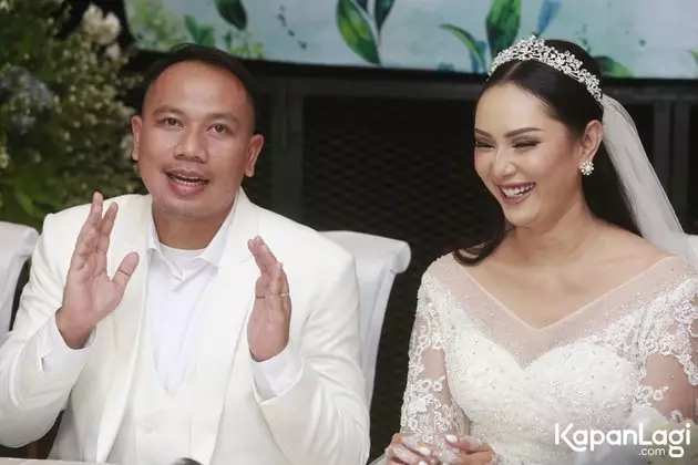 akad dan resepsi kalina vicky © berbagai sumber