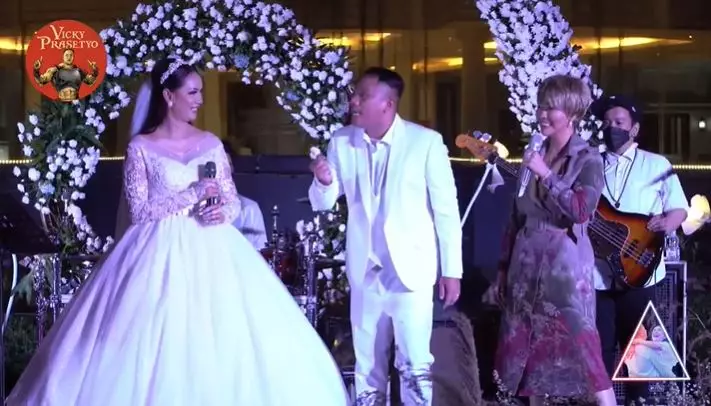seleb di pernikahan Vicky-Kalina © 2021 brilio.net seleb di pernikahan Vicky-Kalina © 2021 brilio.net