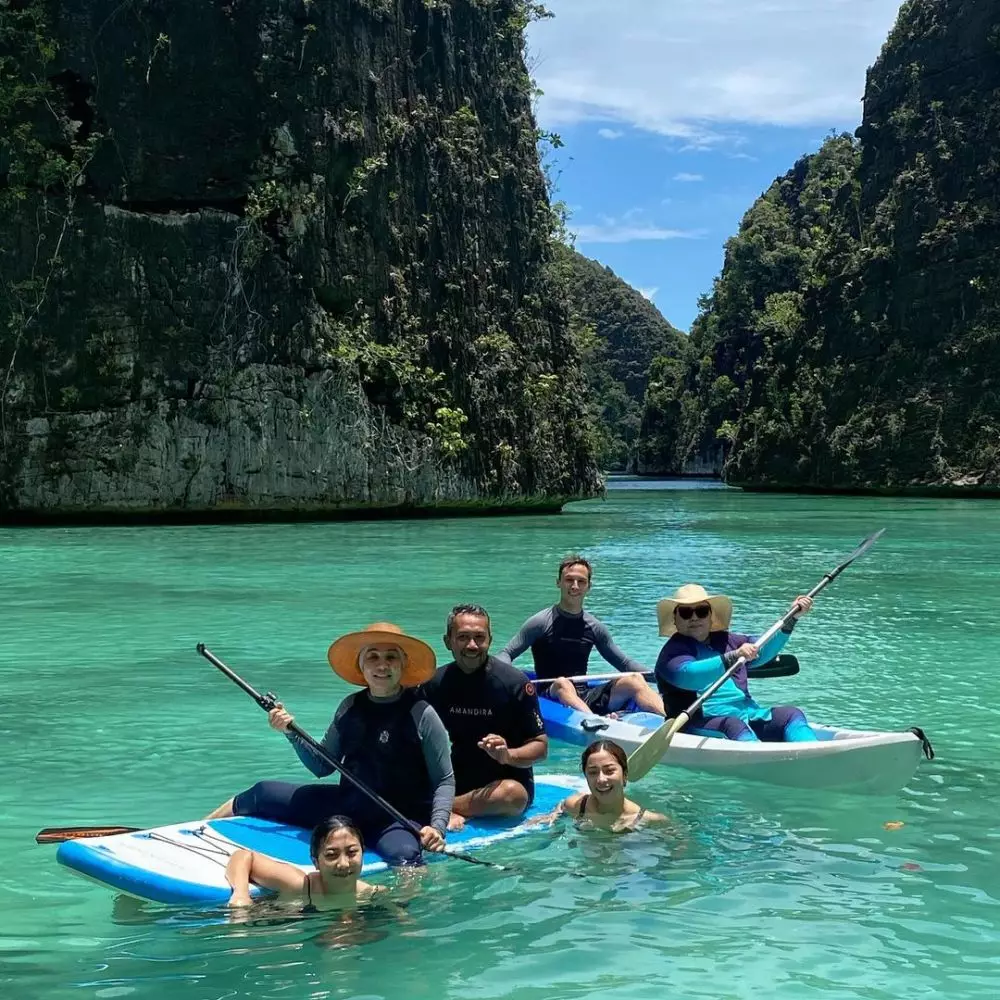 Nikita Willy dan keluarga di Raja Ampat © berbagai sumber Nikita Willy dan keluarga di Raja Ampat © berbagai sumber