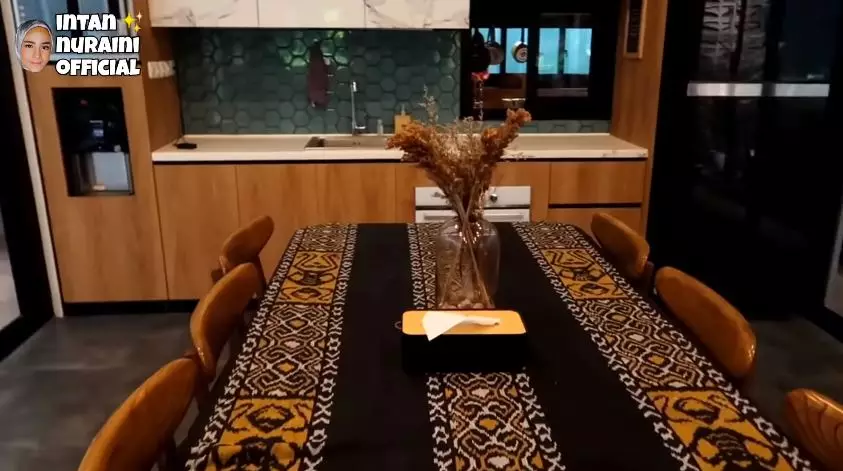 rumah baru intan nuraini © YouTube rumah baru intan nuraini © YouTube