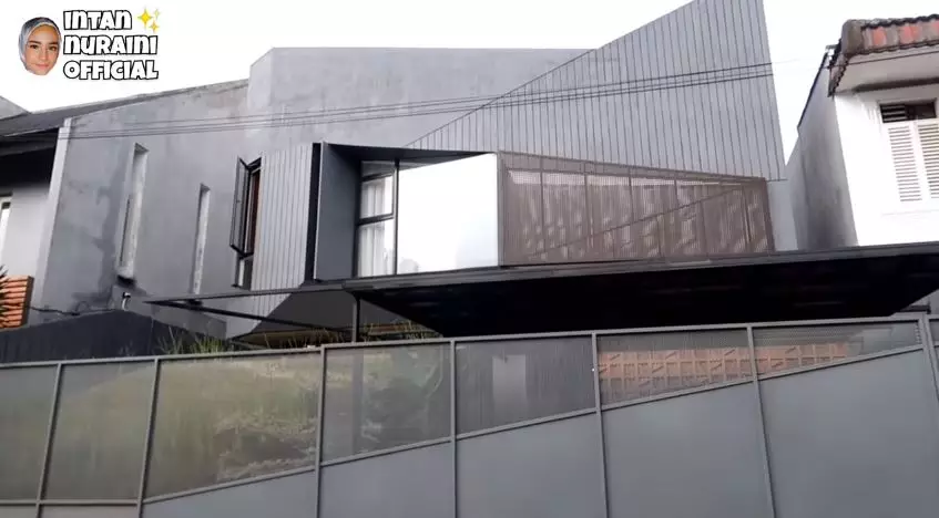 rumah baru intan nuraini © YouTube rumah baru intan nuraini © YouTube