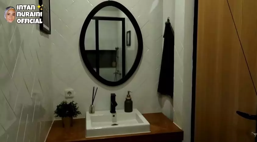 rumah baru intan nuraini © YouTube rumah baru intan nuraini © YouTube