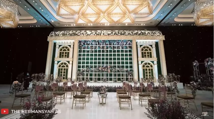 potret dekorasi lamaran atta dan aurel © YouTube