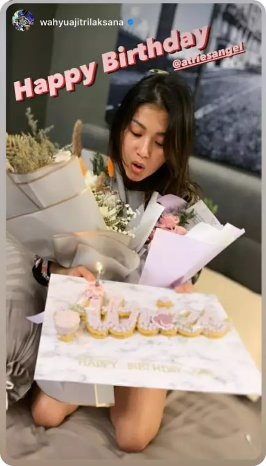 kejutan ultah Atries Angel © berbagai sumber