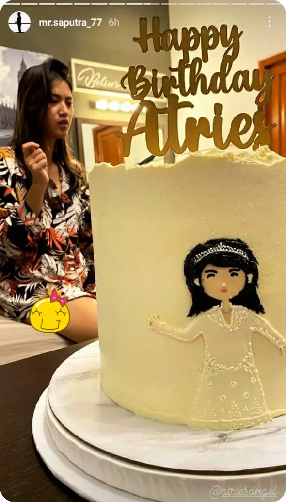 kejutan ultah Atries Angel © berbagai sumber