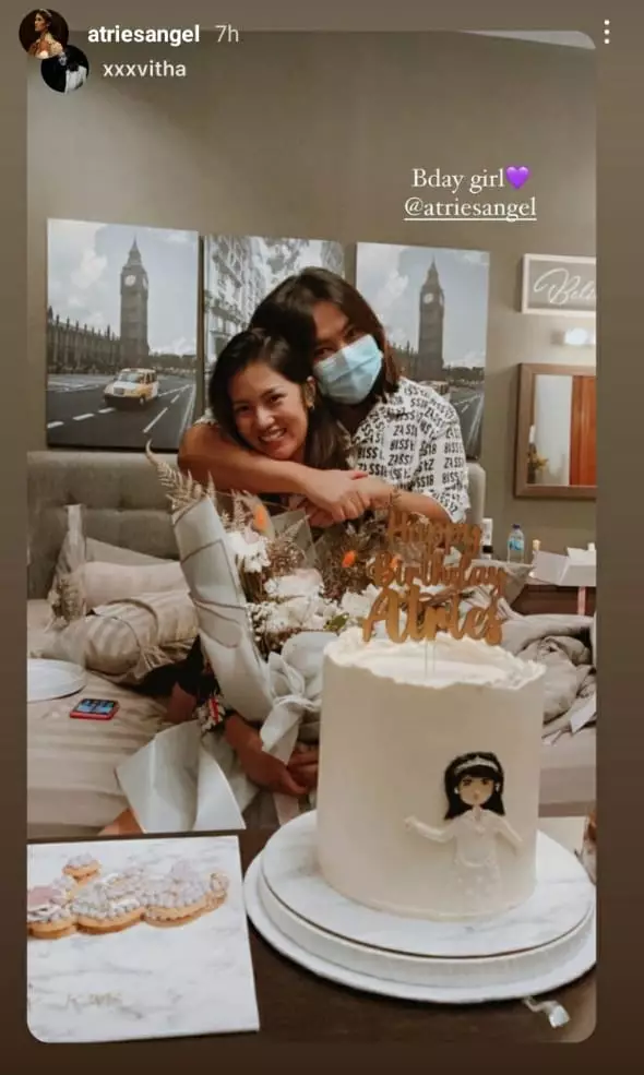 kejutan ultah Atries Angel © berbagai sumber