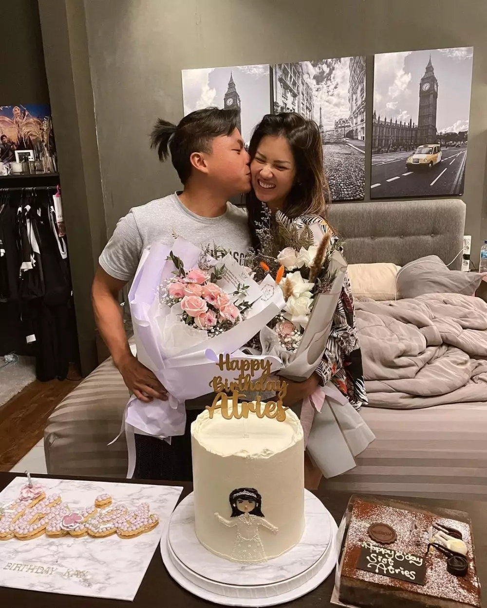 kejutan ultah Atries Angel © berbagai sumber