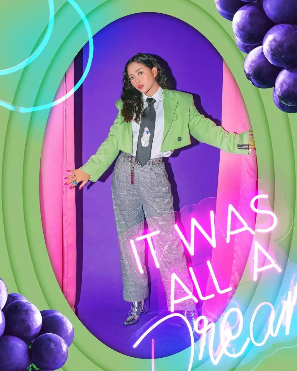 Rachel Vennya dengan busana colorful © 2021 brilio.net