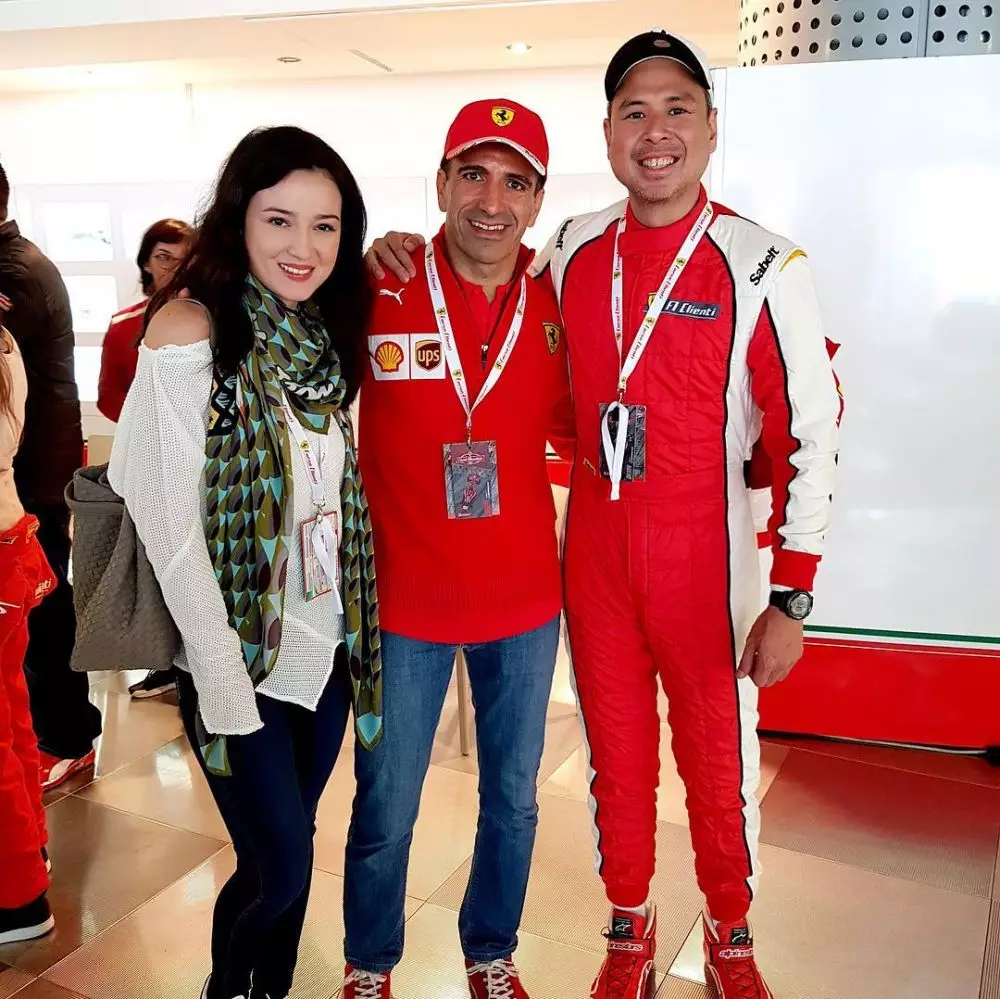 Julie Estelle dampingi suami balapan © Instagram