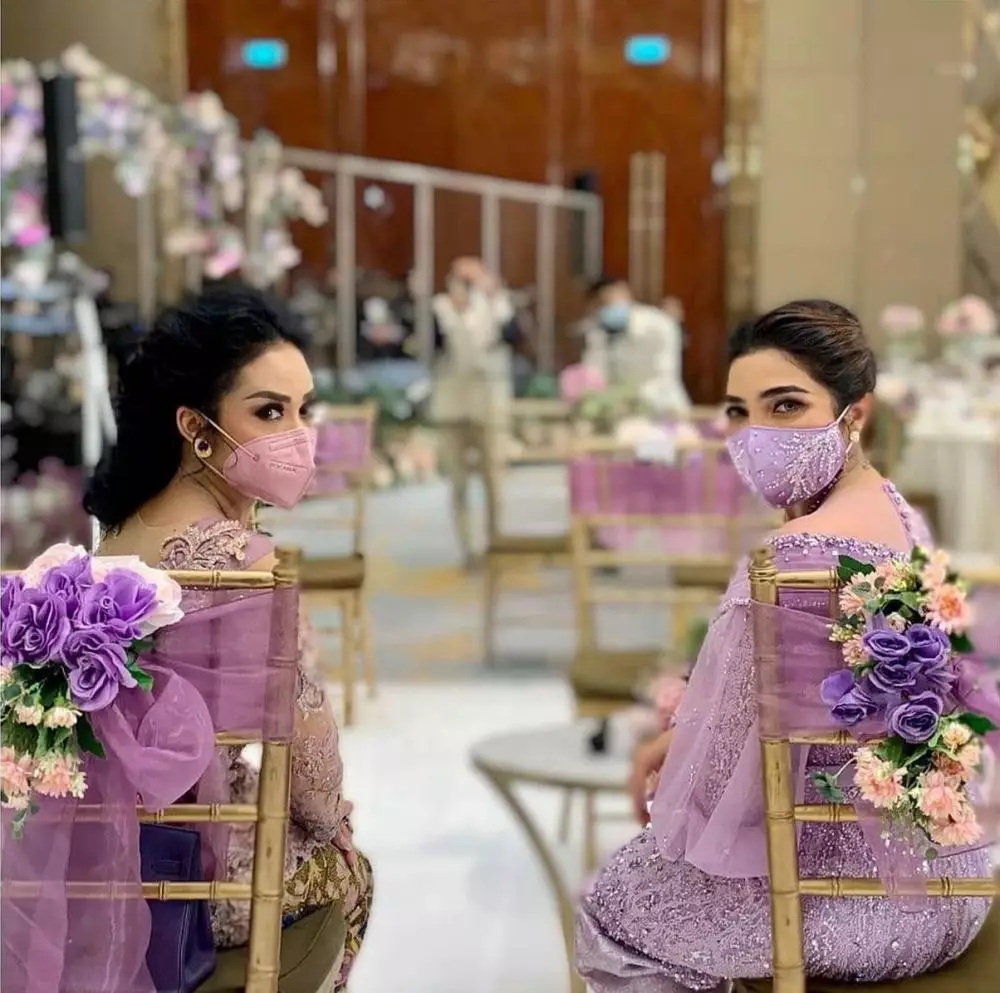 Krisdayanti & Ashanty di acara lamaran Aurel © 2021 brilio.net