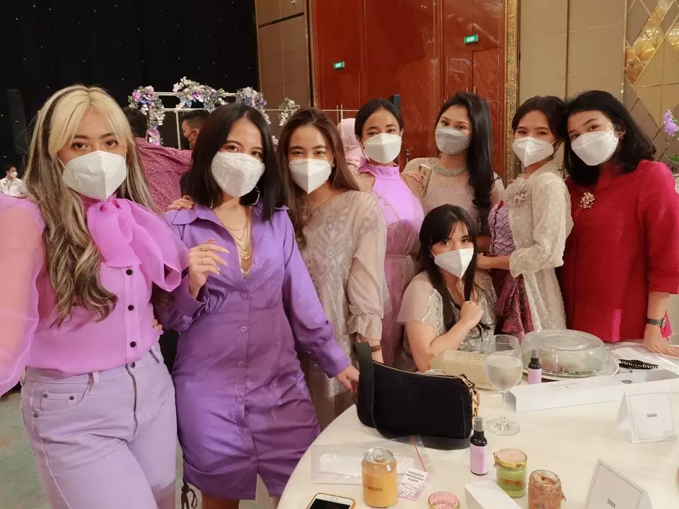 sahabat Aurel di lamaran © 2021 brilio.net