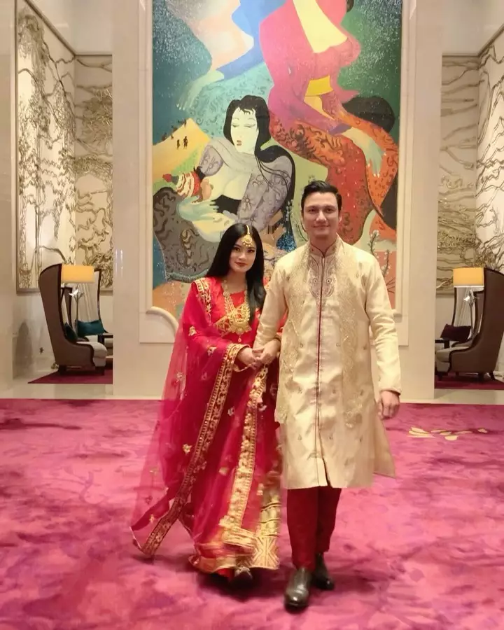 Gaya seleb kondangan pakai baju India © Instagram